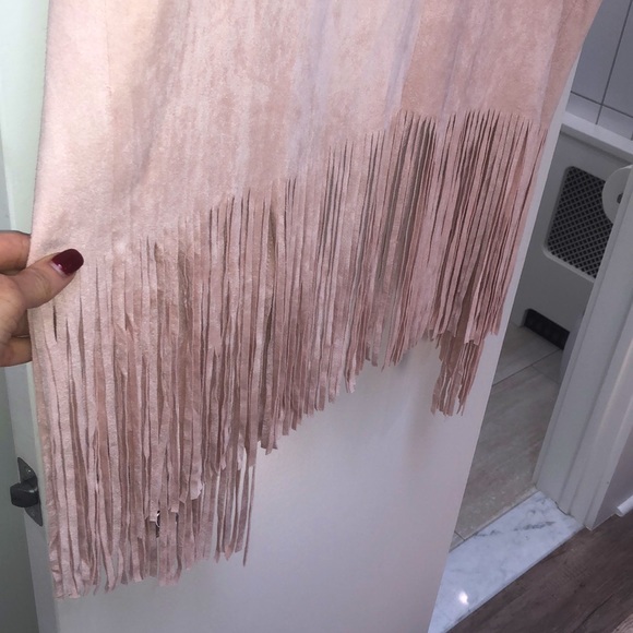 HOT PICK! 🔥 Jubylee blush fringe vest! BNWT*Size M/L comfortable versatile fit! - Picture 5 of 6